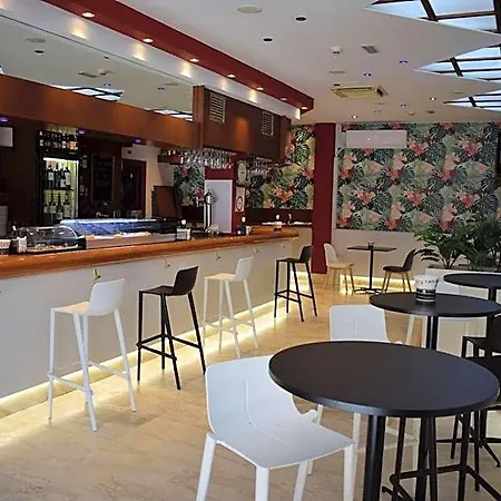 阿里斯酒店