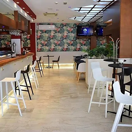 阿里斯酒店 2*