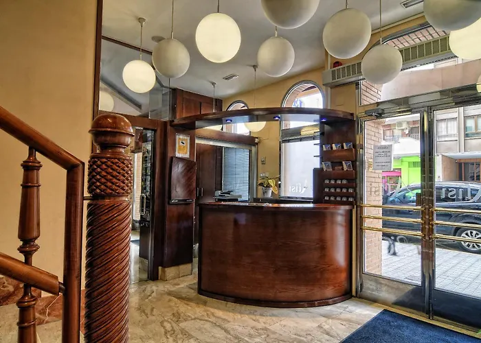 ホテル Alisi アランダ・デ・ドゥエロ